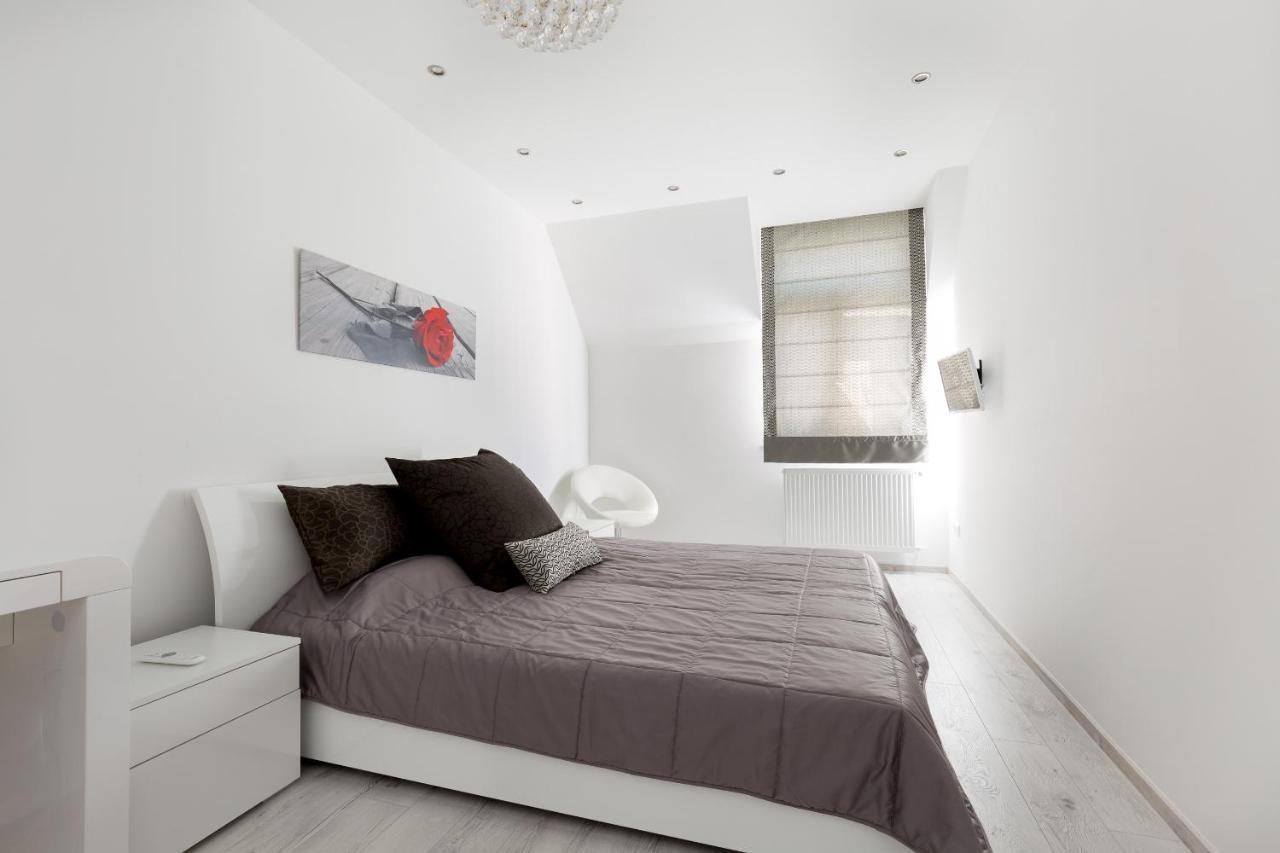 Budapest Central Square 2 Bedrooms Suite - Michaelides Voeroesmarty Square Residences Exteriér fotografie